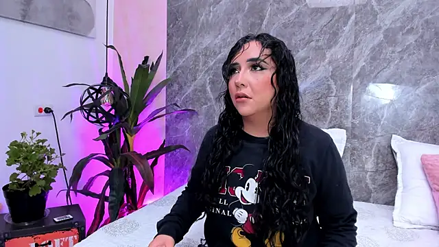 Megan Stein online show from June 18, 8:47 pm