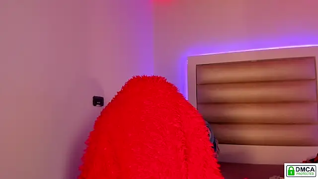 Layra vega  online show from April 6, 8:10 pm