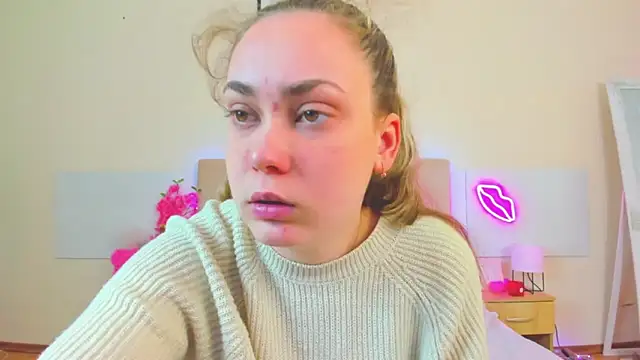 MelanieCuty online show from April 25, 5:43 am