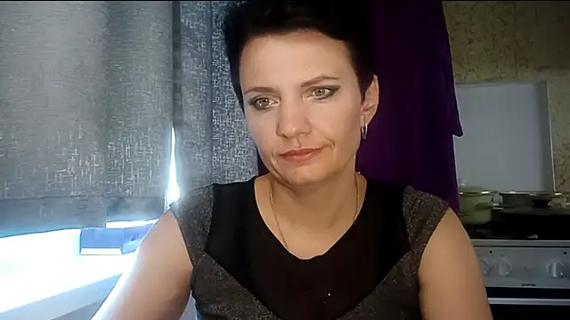 HotMamaQueen234 online show from July 27, 11:51 am