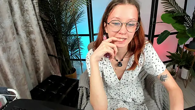AmelieViolet online show from June 25, 5:12 am
