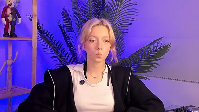 TyraTopinka online show from March 19, 1:37 pm