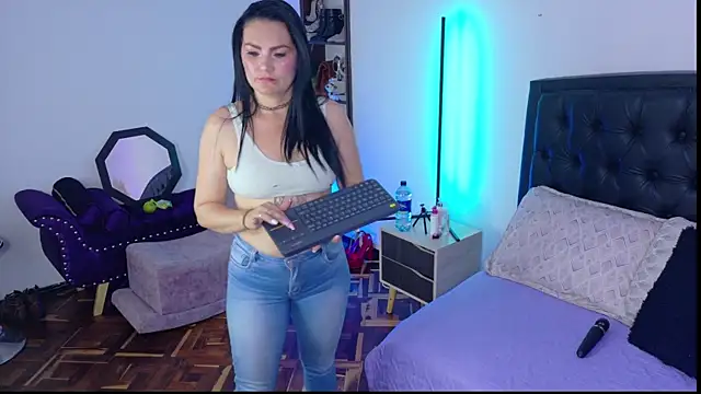 Scarlet Hiit online show from June 25, 4:34 am