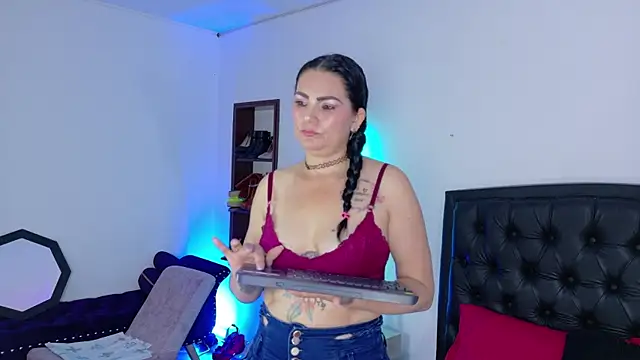 Scarlet Hiit online show from July 14, 4:17 am