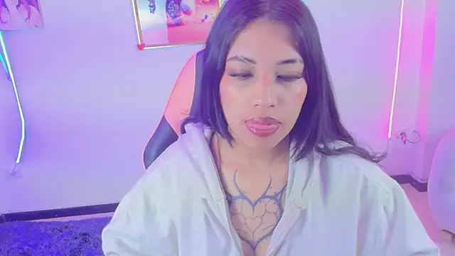 AryahMoonn online show from May 8, 4:05 am