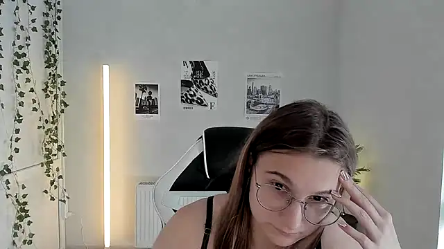 Mia kristal online show from July 4, 7:48 am
