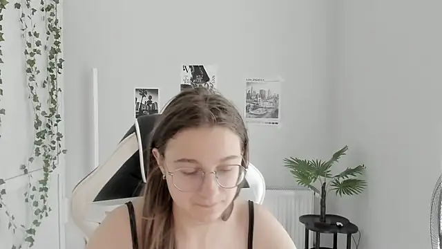 Mia kristal online show from June 26, 8:37 am