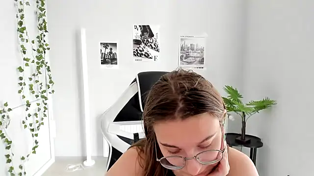 Mia kristal online show from June 19, 9:46 am
