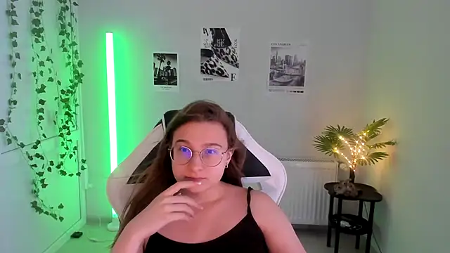 Mia kristal online show from July 18, 8:17 am