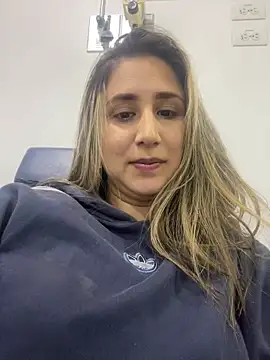 VictoriaWhitmore online show from April 30, 3:01 am