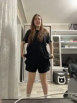 charmingggirl online show from April 13, 5:25 pm