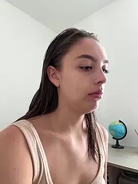 Lauren Storm online show from April 22, 3:31 pm