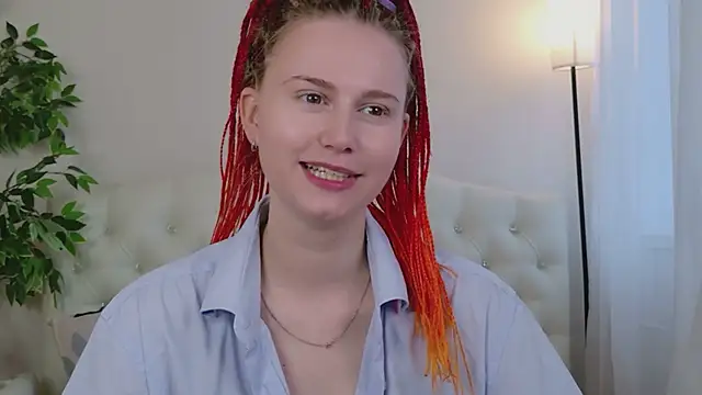 Lover Daisy  online show from June 17, 11:44 am