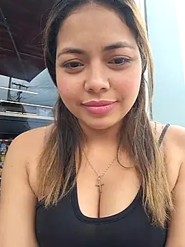 Yelii  online show from May 5, 7:17 pm