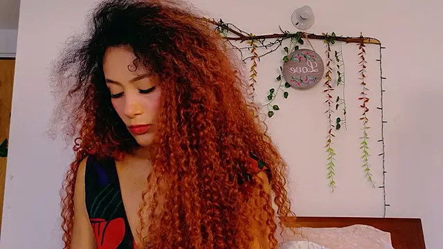 Ajua  Uva online show from March 30, 8:08 pm