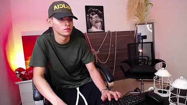your d0ll1 online show from July 25, 8:27 pm