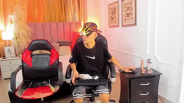 your d0ll1 online show from July 30, 8:31 pm