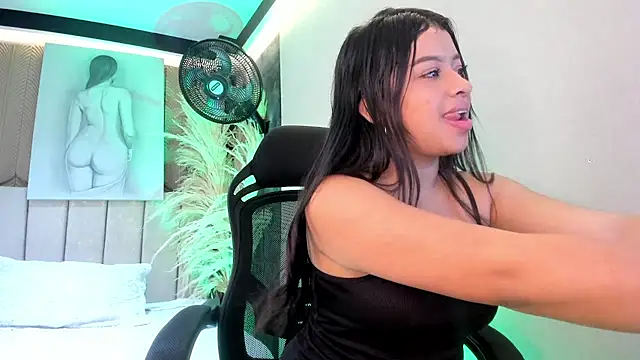 LizzyBrooks  online show from March 25, 7:11 am