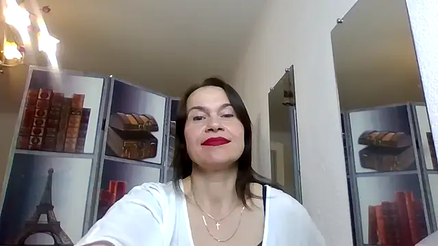Selena Moo online show from April 24, 12:30 pm