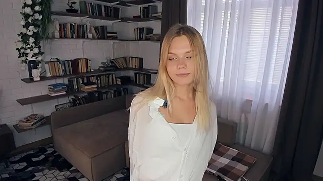 InesPiek online show from March 25, 8:50 am