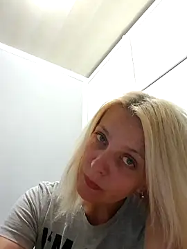 MiaLove183 online show from July 10, 1:44 pm