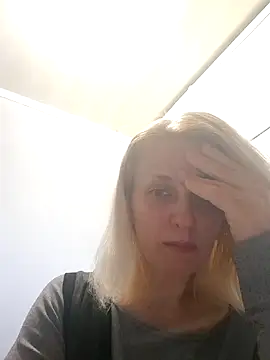 MiaLove183 online show from April 24, 2:09 pm
