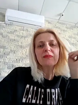 MiaLove183 online show from March 26, 2:41 pm