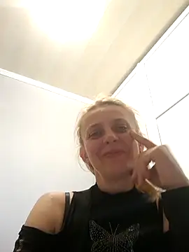 MiaLove183 online show from May 20, 2:47 pm