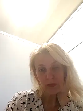 MiaLove183 online show from May 19, 2:46 pm