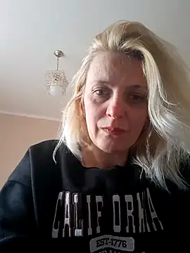 MiaLove183 online show from April 1, 1:52 pm