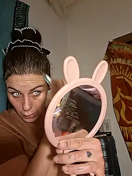 chiquitilla41 online show from April 19, 6:10 pm