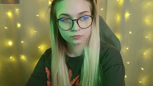 lucysussy online show from July 21, 8:42 pm