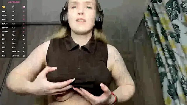 DenitaSpace online show from April 29, 2:42 pm