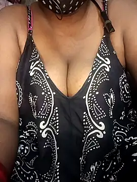Wild Kiara online show from May 3, 7:50 pm