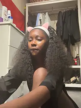 k ashantixx online show from April 8, 8:00 pm