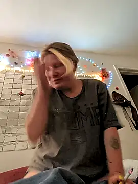 trippsgotlips online show from May 25, 5:23 pm