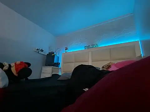 hpcouplee420 online show from July 18, 2:04 am