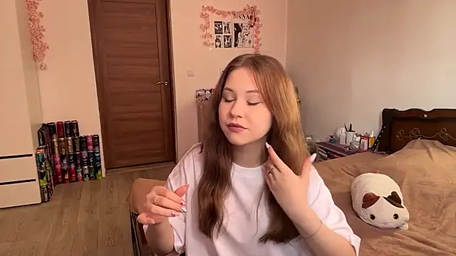 NyelleSpir online show from May 13, 3:40 pm