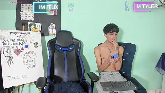 TYLERhHOT2005 online show from May 12, 7:20 pm