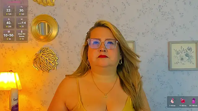 Martinacurvy  online show from March 31, 11:32 am