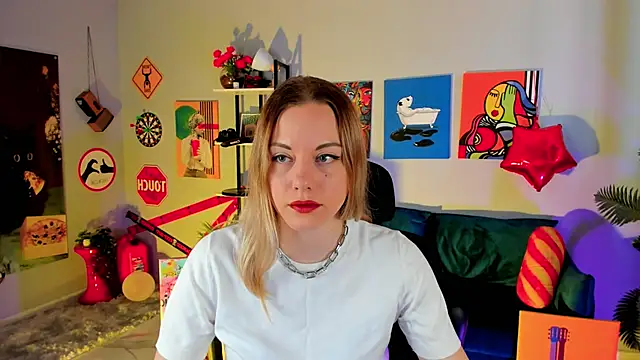 VireliaMoonfall online show from April 17, 8:38 am