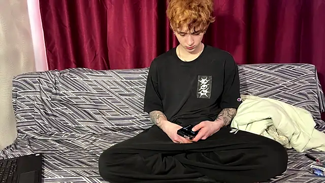 DreamyPair online show from April 21, 9:16 am