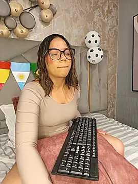 ZaraBlazze  online show from June 26, 7:26 pm