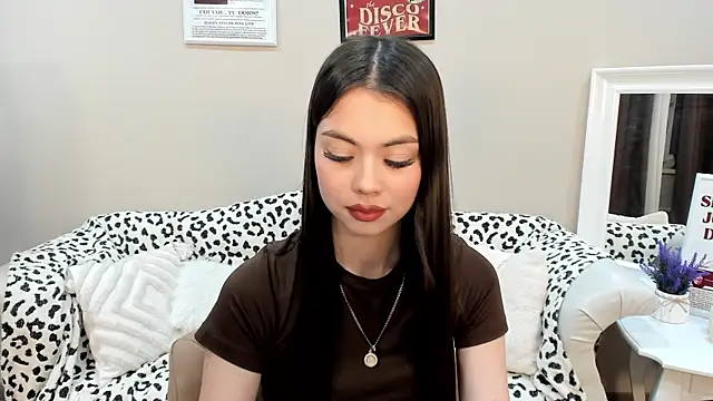 DarcyMacy online show from May 6, 9:30 pm