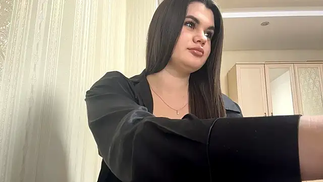 Snapshot of elaracuttie chatting on April 3, 3:54 pm elaracuttie online show from April 3, 3:54 pm