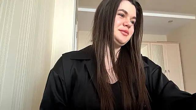 Snapshot of elaracuttie chatting on March 28, 1:21 pm elaracuttie online show from March 28, 1:21 pm
