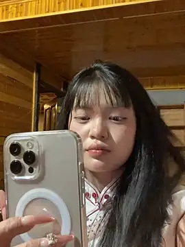 xinhyeucute online show from March 27, 1:45 pm