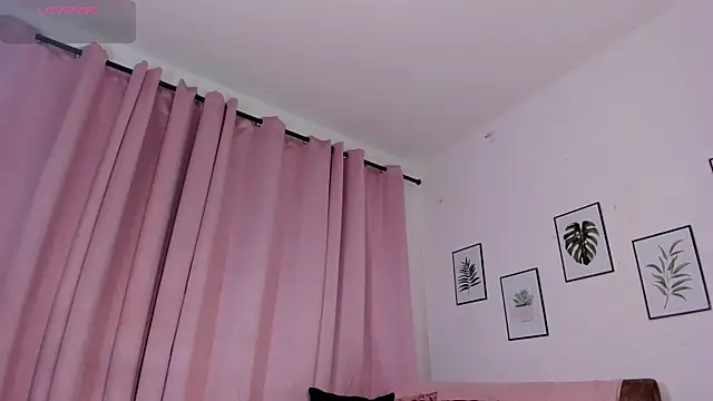 Amy Jhonnes online show from July 2, 7:09 pm