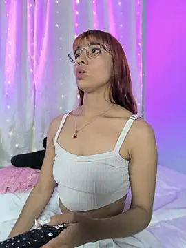 Chloee Reed online show from May 5, 10:40 am