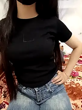 Anna Lovelly online show from April 12, 4:10 pm